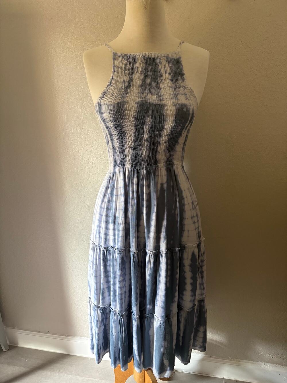 SIM & SAM Tiered Halter Midi Dress Smocked Back Spaghetti Straps Blue/White Sz L